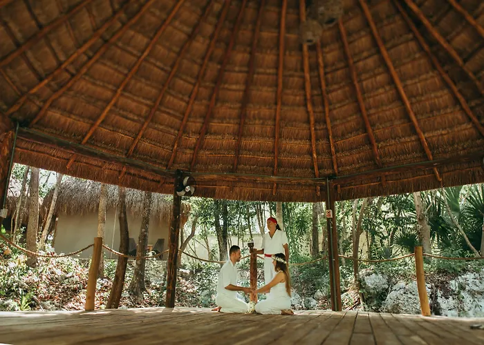 Natura Glamping Hotel 3*